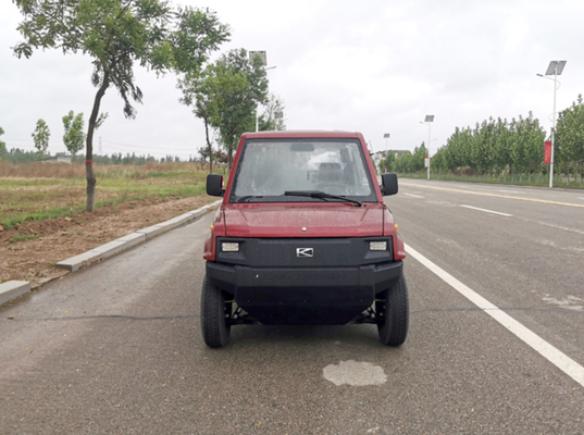 Os caminhões leves elétricos do driving range de 120KM com 4 assentos 2 enfileiram a cabine