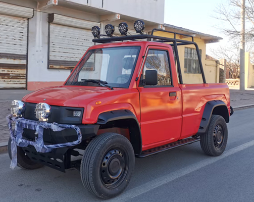 O caminhão elétrico novo do FWD encerrou o motor grande do poder da cabine para patrulhar