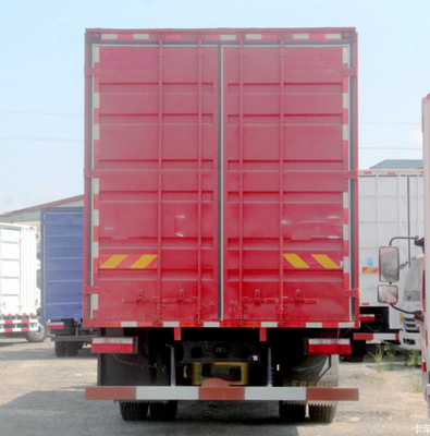 O Euro diesel V do caminhão de entrega da carga nivela Van Cargo Truck 4x2 que conduz a distância entre o eixo dianteira e traseira de 5200mm