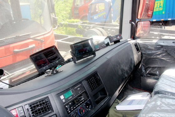O Euro diesel V do caminhão de entrega da carga nivela Van Cargo Truck 4x2 que conduz a distância entre o eixo dianteira e traseira de 5200mm