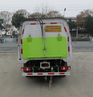 O tipo caminhão da gasolina 3CBM da vassoura de estrada endurece o caminhão de limpeza de superfície da vassoura