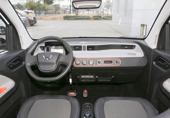 Carros do ev de Wuling do mini SUV 120~170KM driving range dos carros elétricos HONGGUANG mini